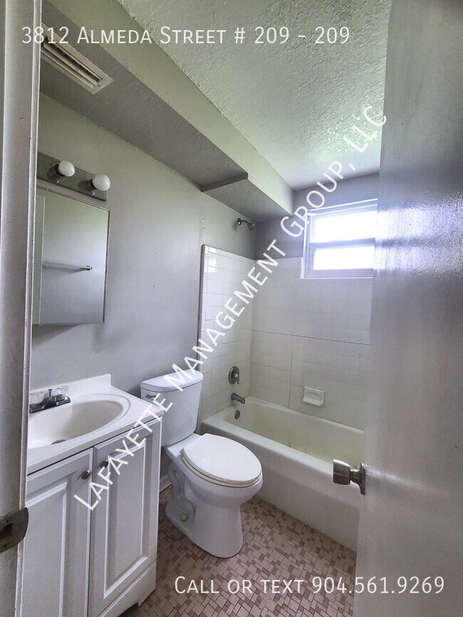 Building Photo - 3812 Almeda St