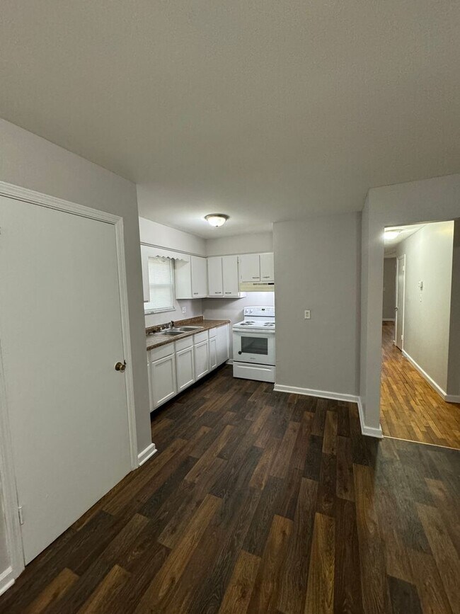 Building Photo - 2530 Schofield Ave