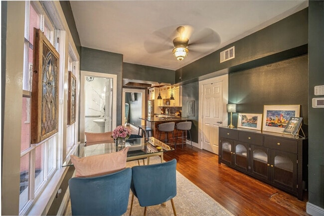 Building Photo - 309 King William St