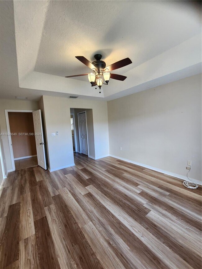 Building Photo - 1580 NE 35th Ave