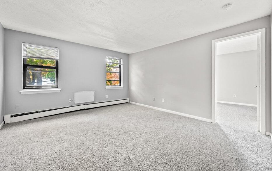 Building Photo - 30 Long St