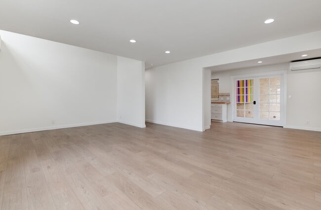 Building Photo - 1058 3rd St