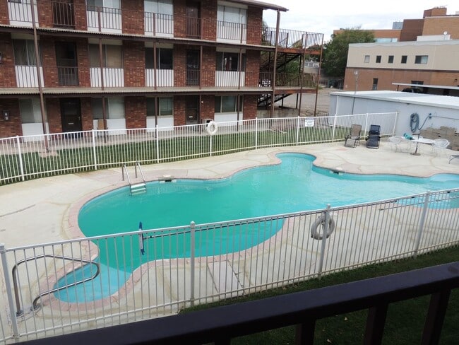 Building Photo - 1 Bed 1 Bath Apartment Near St. Marys