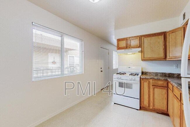 Building Photo - 233 Tennessee St NE