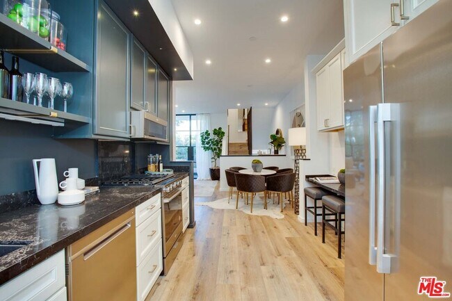 Building Photo - 1254 N Las Palmas Ave