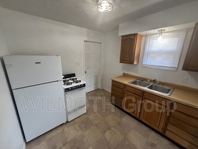 Building Photo - 702 W 23rd St