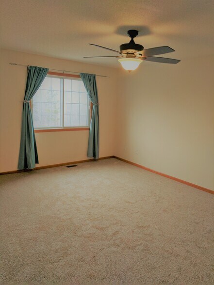 Building Photo - 3625 Vermilion Court North