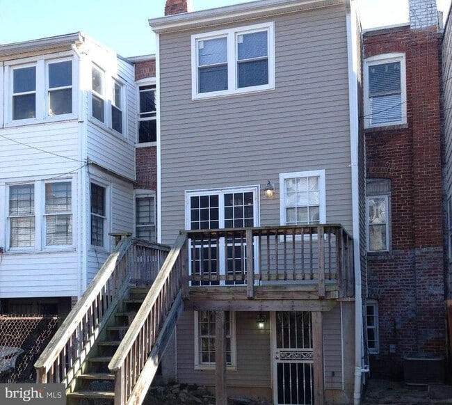 Building Photo - 733 Otis Pl NW