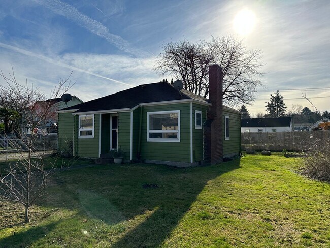 Primary Photo - Classic Seattle South Park 2bed/1bath bung...