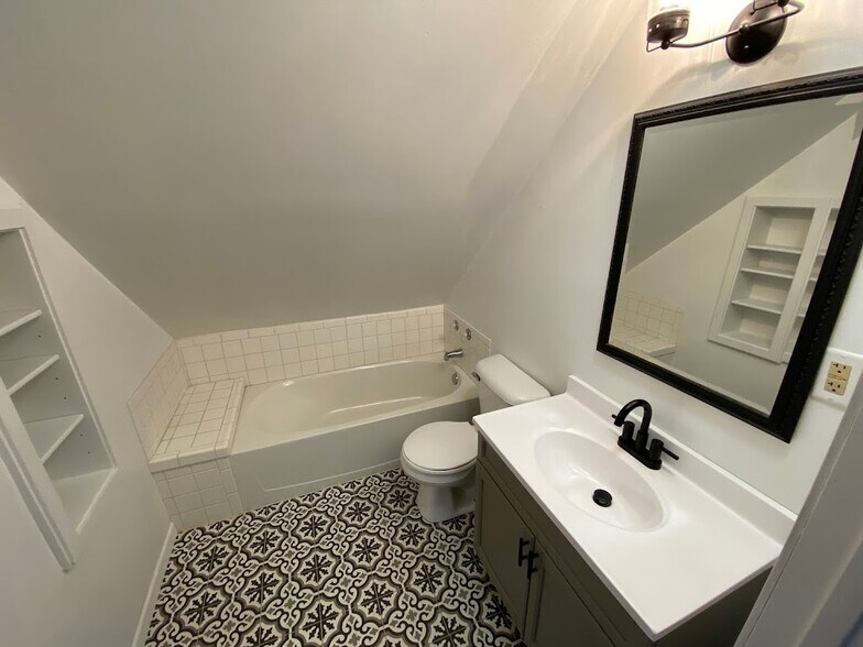 Upstairs Bathroom - 339 E Lincoln St