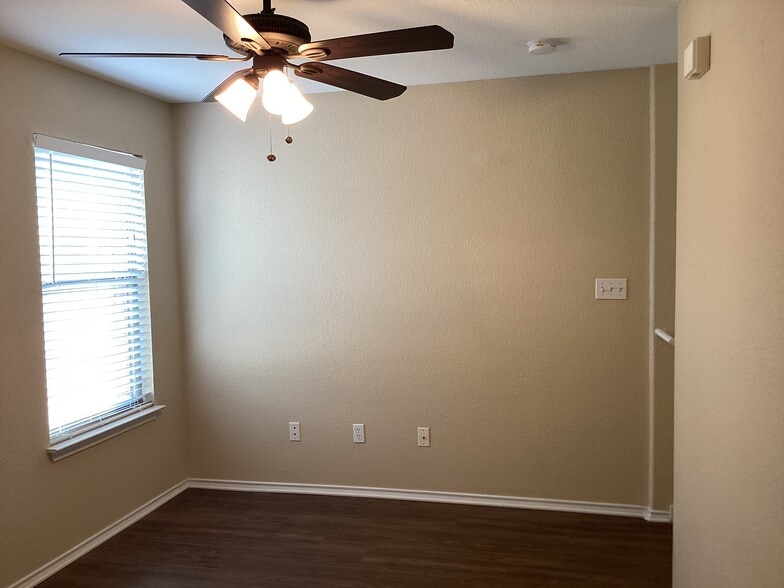 Building Photo - 113 Hays Forest Cv