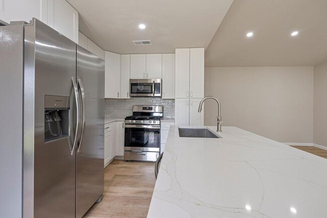 Building Photo - 1204 Spearson Ln