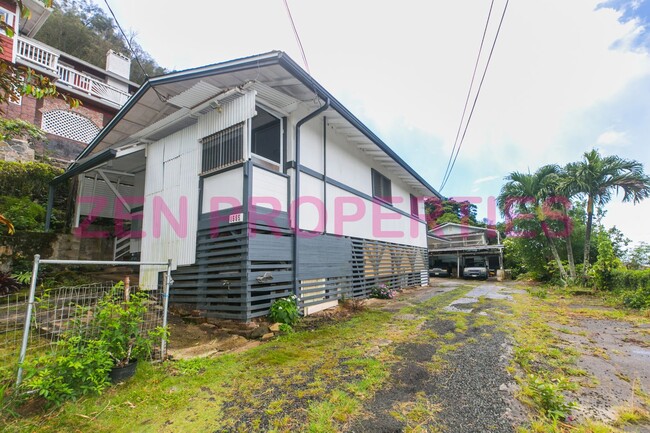 Building Photo - 1555 Moani St