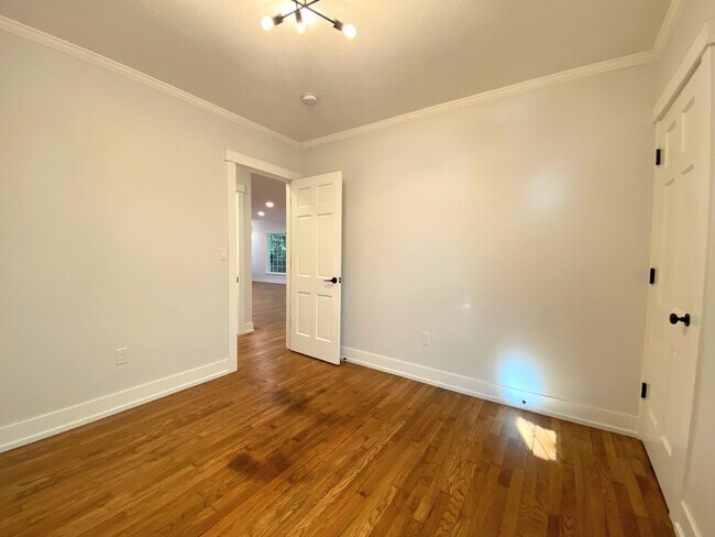 Building Photo - Gorgeous 2 bed home on the lake!!!