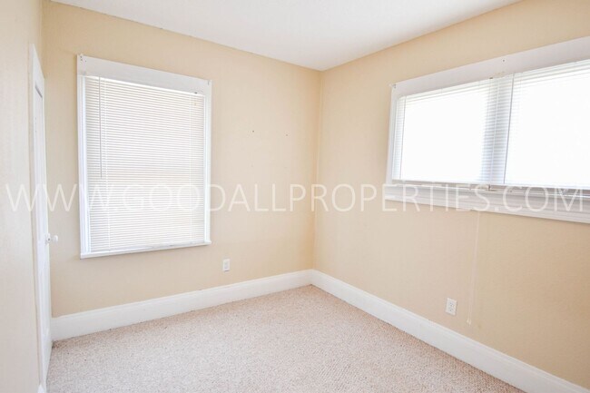 Building Photo - 2-Bedroom Farmhouse