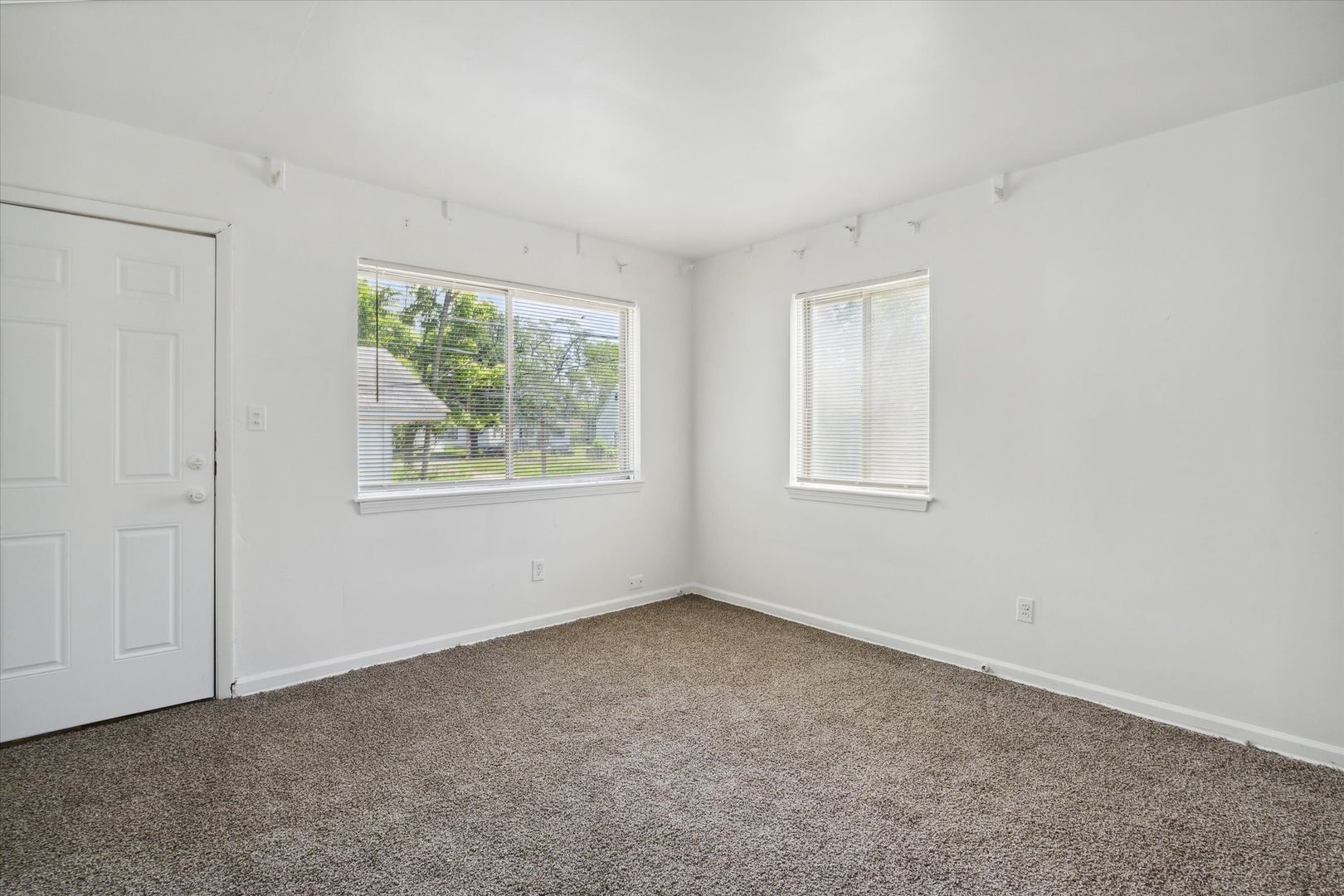 Building Photo - Remodeled 4B 1B Home $1,275