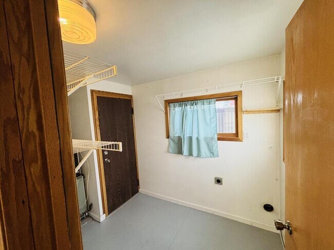 Building Photo - 620 Washakie St