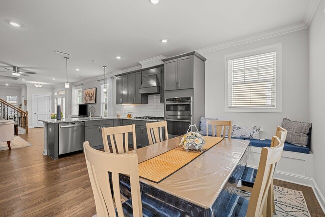 Building Photo - Like new townhome in Wykoff!