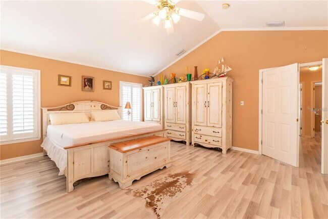 Building Photo - 987 Wellington Ct