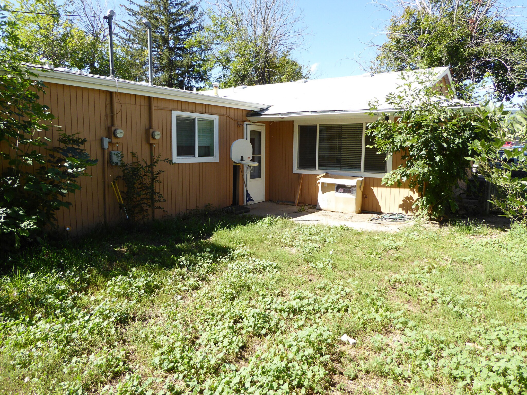 Building Photo - 1040 Ponderosa Dr