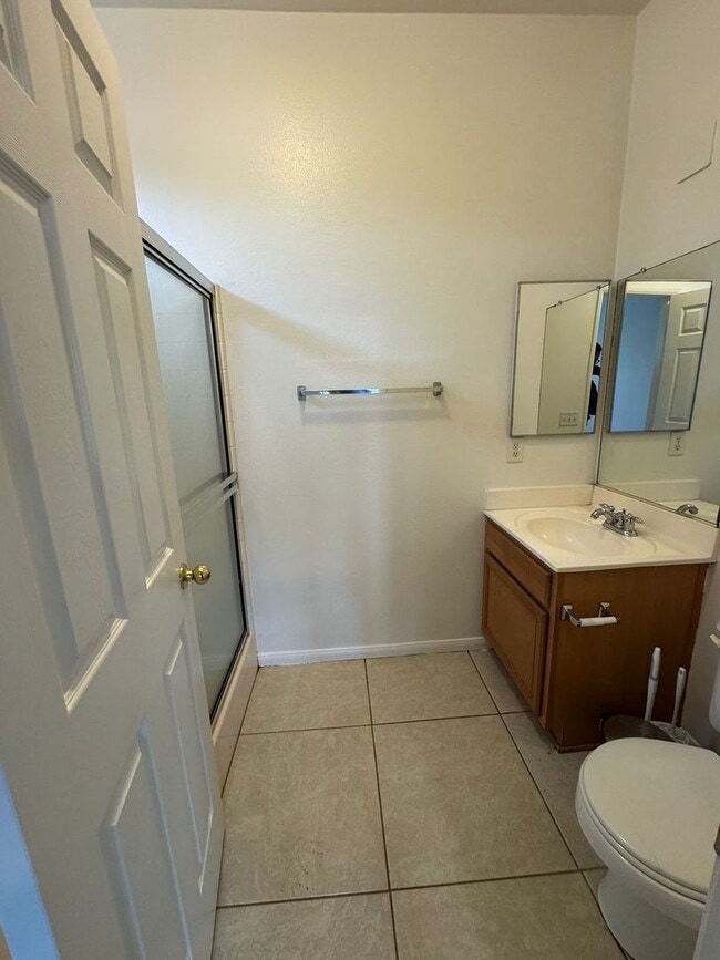 Building Photo - Nice House 5 beds 3.5 bath for lease in Eastvale