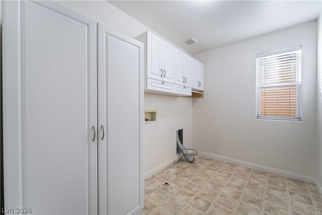 Building Photo - 6572 Polonius Ct