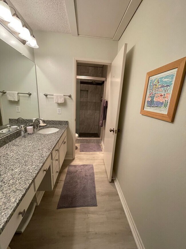 Building Photo - Charming 3Br/2Ba Updated Fully Furnished Vacation Rental W/ Golf Course View