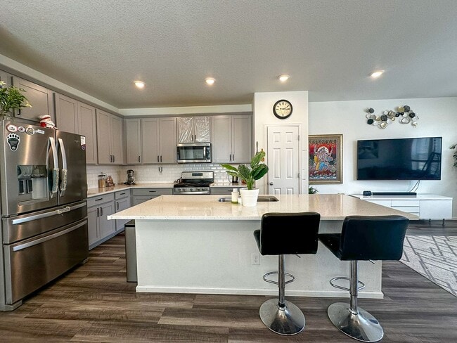 Building Photo - NEARLY NEW 3-bed Paired Home in Senderos Creek community!