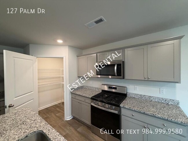 Building Photo - 127 Palm Dr