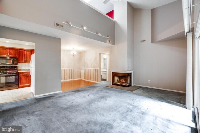 Building Photo - 1602 Hawthorne Ct