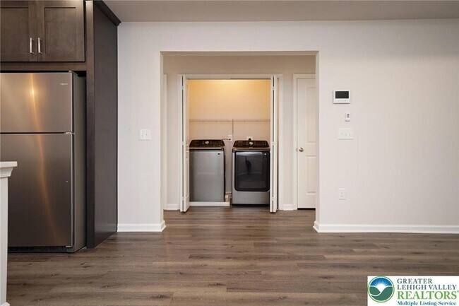 Building Photo - 1210 Eaton Ave