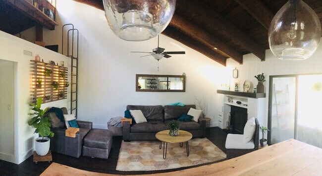 Building Photo - Longwood (The Springs) - 2 Bedroom, 1 Bathroom - $1,795.00