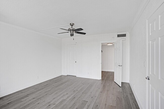 Building Photo - 1631 Riverview Rd