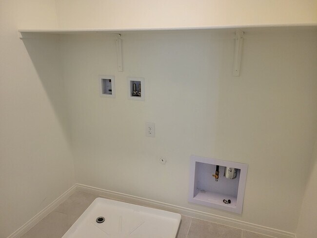 Building Photo - Beautiful 4-bedroom home!