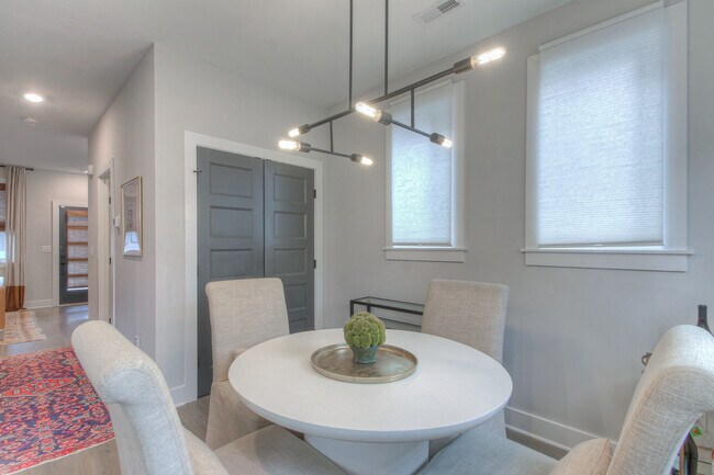 Building Photo - 801 Cherokee Ave