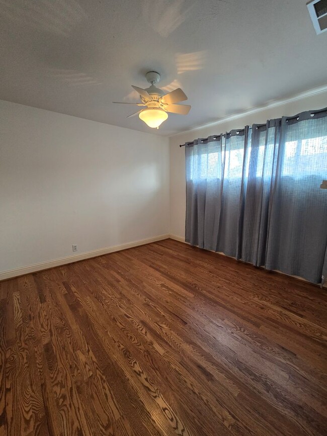 Building Photo - 4bd/2ba House with Attached Two Car Garage