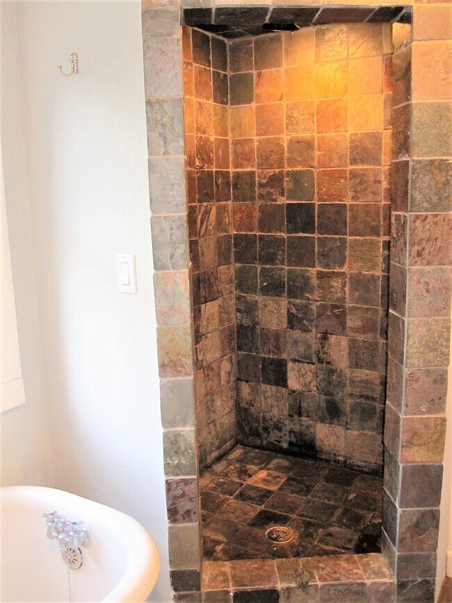 Building Photo - 376 S Pierson Ave