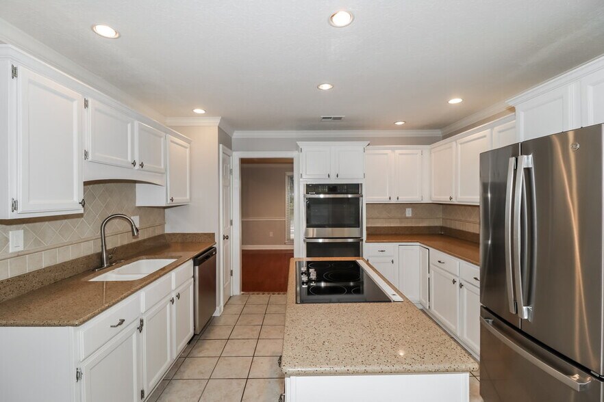 Building Photo - 225 Richards Way Dr