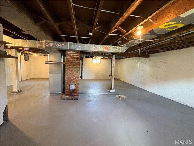Building Photo - 615 Horn St