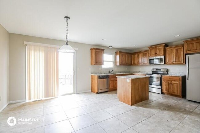 Building Photo - 422 Sunflower Dr, Raymore, MO 64083