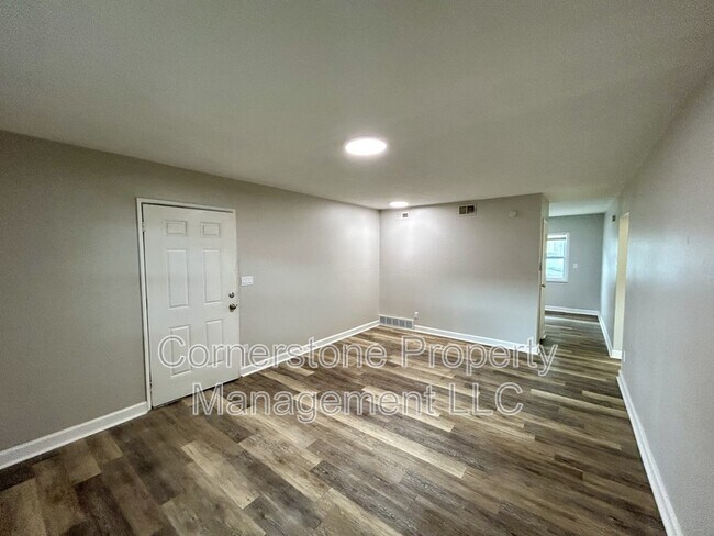 Building Photo - 2506 Redbud Ln