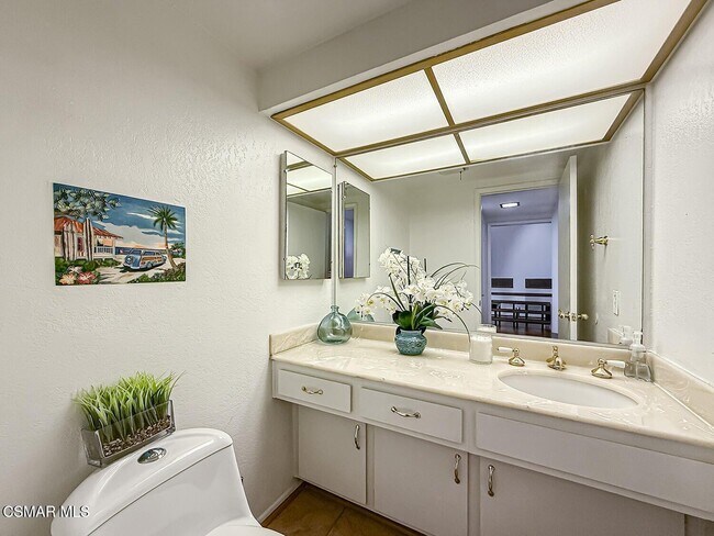 Building Photo - 560 Chapala Dr