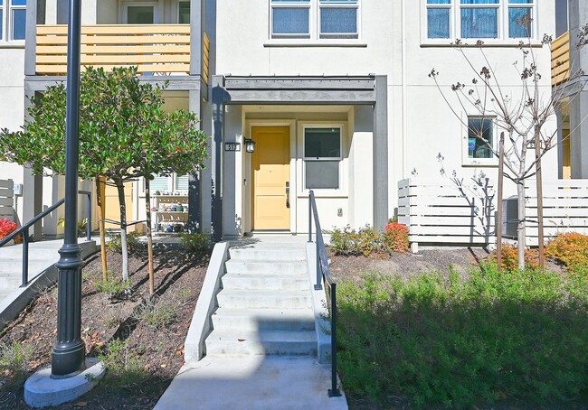 Building Photo - Beautiful Modern 3BR Home in the Heart of Milpitas