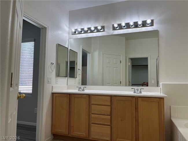 Building Photo - 10922 Moonbeam Glow Ln