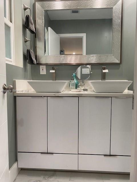 Building Photo - 428 N Crescent Dr