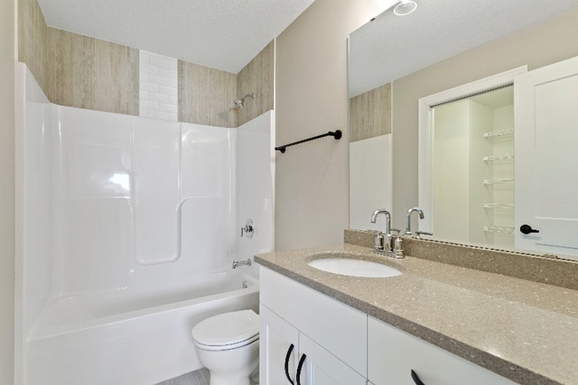 Building Photo - 168 Stonelake Dr SE