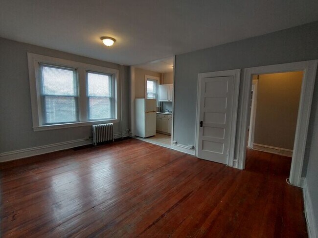 Building Photo - 307 Dolphin St