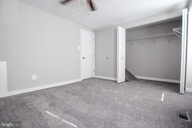 Building Photo - 8512 Hydra Ln