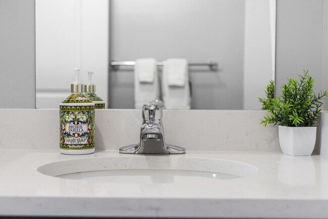 Building Photo - 95 Broadway-SI ID1240370P