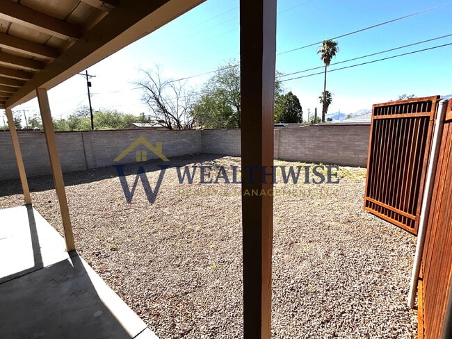 Building Photo - Freshly Remodeled 3 Bedroom 2 Bath Home for Rent 4641 E 13th Street Unit A,Tucson, AZ 85711 $1,49...